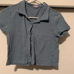 Cotton on // cute blue button crop top // size M
